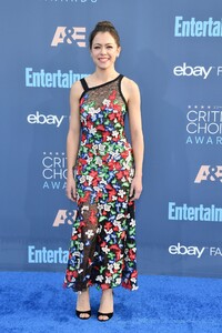tatiana-maslany-2016-critics-choice-awards-in-santa-monica-12-11-2016-5.jpg