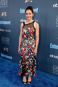 tatiana-maslany-2016-critics-choice-awards-in-santa-monica-12-11-2016-7.jpg