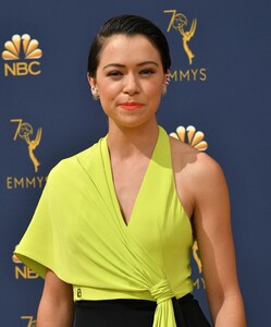 tatiana-maslany-2018-emmy-awards-1.jpg