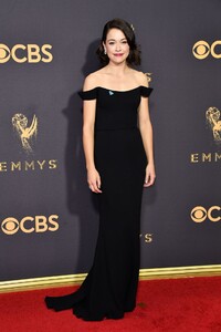 tatiana-maslany-emmy-awards-in-los-angeles-09-17-2017-2.jpg