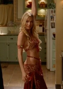 yvonne_strahovski_belly_dancing1.jpg