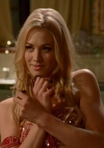 yvonne_strahovski_belly_dancing12.jpg