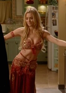 yvonne_strahovski_belly_dancing2.jpg