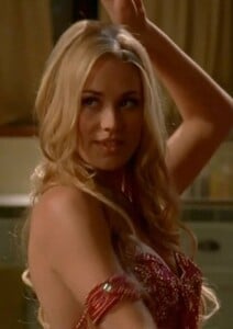 yvonne_strahovski_belly_dancing4.jpg