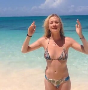 yvonne_strahovski_bikini_ice_bucket4.jpg