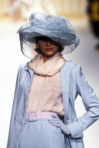 1023978820_PierreBalmain1994HauteCouture157.thumb.jpg.f45dd3436c6d09c412ef11473e2124f5.jpg