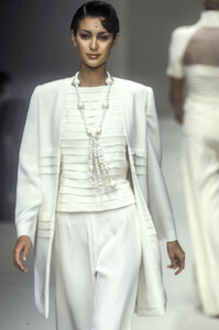 1046064668_LouisFeraud1997HauteCouture56.thumb.jpg.2e080c1030fe4ad8db16749e76bd62d0.jpg