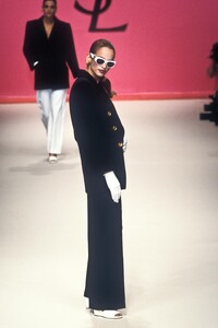 1055018064_YvesSaintLaurent1996WomenRTW47.thumb.jpg.1f204fa6cc2ba292b5c03cf9c9b7319f.jpg