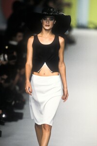 1079964558_Cerruti1996WomenRTW1.thumb.jpg.49f3e4930fd899124fbdc1dcb23b6d6f.jpg