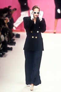 1081929594_YvesSaintLaurent1996WomenRTW75.thumb.jpg.31e900f888c12460f0258dd5cbaab064.jpg