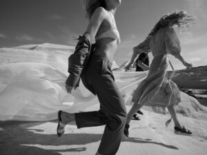 2022-1-00008_INTOTHEBLUE_COUPLE (3).jpg