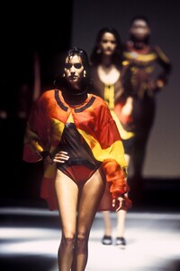 1119282052_GianfrancoFerre1993WomenRTW167.thumb.jpg.272ed16f28b380c6cd1eb56e922f2aae.jpg