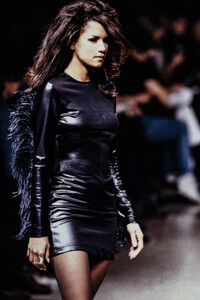 1128511261_HelmutLang1992WomenRTW113.thumb.jpg.06d68a692393d0d7941e2ddb4de6bd08.jpg