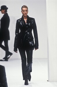 1138611619_DolceGabbana1994WomenRTW216.thumb.jpg.b44ad63a0629d3cee8ebcfd424448107.jpg