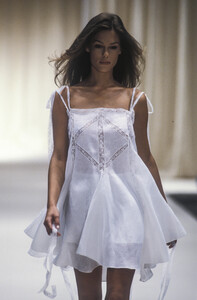 1146219165_AlbertaFerretti1994WomenRTW38.thumb.jpg.d89797213786ea9e8205d2e99e05c38c.jpg