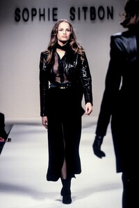 1153436186_SophieSitbon1993WomenRTW46.thumb.jpg.7f9e182772c530b80384dec9f9d1a6dc.jpg