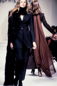1164415415_SophieSitbon1993WomenRTW56.thumb.jpg.f8842a358bf0a746b2324193637c28d7.jpg