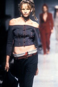 116639142_JeanPaulGaultier1996WomenRTW139.thumb.jpg.f6f31dbf11c1444eb7a9c951fa18435a.jpg