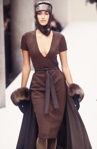 1173652230_Fendi1995WomenRTW85.thumb.jpg.0d36a5d8fbdf63f17d0559840a1a5cda.jpg