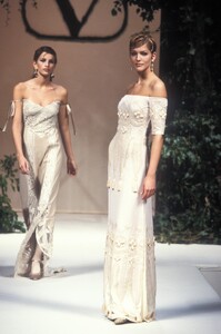 1177992963_Valentino1994HauteCouture67.thumb.jpg.3428a9b554f23478e2c8517597ab88ac.jpg