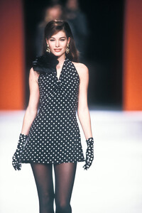 1184051381_EnricoCoveri1991WomenRTW30.thumb.jpg.5ae269acfddeefc48744d53227eae28f.jpg