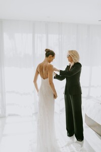 Credit_Courtney%20Pecorino%20-%20The%20bride's%20mother%20helps%20her%20get%20dressed.%20Custom%20dress%20by%20Alberta%20Ferretti..jpg