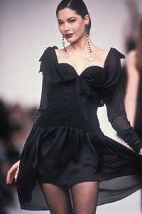 1199986298_YvesSaintLaurent1990WomenRTW78.thumb.jpg.266bd77a00f960afc2244b726ac087df.jpg