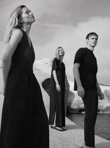 2022-1-00008_INTOTHEBLUE_COUPLE (1).jpg