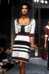 1215299074_VivienneWestwood1996WomenRTW92.thumb.jpg.7107b7b6c2d6fde93737f215efdf0838.jpg