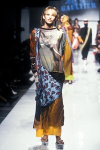 1239545401_JeanPaulGaultier1996WomenRTW138.thumb.jpg.e1980ed5428e285a0a1a2948f45dd89b.jpg