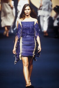 1243047233_JeanCharlesdeCastelbajac1993WomenRTW70.thumb.jpg.09d1a6bc95f2d380f41a0cf4771a8a0e.jpg