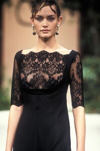 1246399629_Valentino1994HauteCouture123.thumb.jpg.38136c2f39ff1c13d05faa411edf1a23.jpg