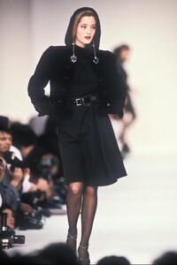 1263987312_YvesSaintLaurent1990WomenRTW45.thumb.jpg.e9a8c0752463b1fe1b17955561e3302e.jpg