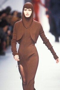 1286270347_KarlLagerfeld1993WomenRTW98.thumb.jpg.59a34b5b240043b890fc67a337420430.jpg