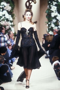 130160439_YvesSaintLaurent1996HauteCouture149.thumb.jpg.2944ce8ca533265765e9d56660cf594f.jpg