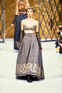 1310298375_Chanel1993HauteCouture269.thumb.jpg.47de957b70e476fe0a49507467224657.jpg