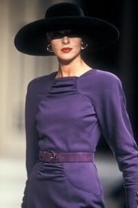 132875609_Valentino1989HauteCouture10.thumb.jpg.d05ba0744efc0895b70cc6aded29793b.jpg