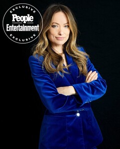 Olivia Wilde @ Ben Trivett PS for People Magazine 2022 01.jpg