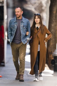 normal_lilycollins_us_007~4.jpg