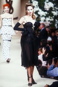 1352448454_YvesSaintLaurent1996HauteCouture150.thumb.jpg.60174f6d68d4a2852d8651386389598b.jpg