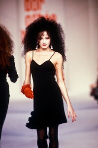 1365272191_Dorotheebis1987WomenRTW45.thumb.jpg.2955c9cdd19d45c0ea9cdff83042eb50.jpg
