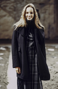 1401851311_CostumeNational1993WomenRTW20.thumb.jpg.67759cd3f7c9a5fa3b3179c715048252.jpg