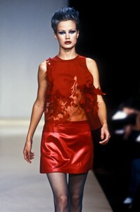 1404124072_MartineSitbon1996WomenRTW54.thumb.jpg.0e592b4b35d7266ad98ab38e1e3ae898.jpg