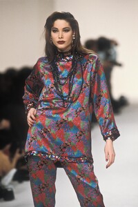 1412084772_YvesSaintLaurent1991WomenRTW36.thumb.jpg.b7def07ef485b90c583ead2930251fcf.jpg