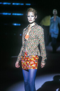 1466491636_VersusbyDonatella1996WomenRTW54.thumb.jpg.7d1af5086bbee9f4a11f92fd7e7adaea.jpg