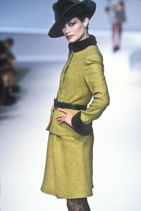 147193616_Valentino1996WomenRTW20.thumb.jpg.2c78a840619ff3817ea9b22642d2775a.jpg
