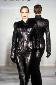 1504643502_HerveLeger1993WomenRTW33.thumb.jpg.e260a292433c2298c906a6c1baab0b0f.jpg