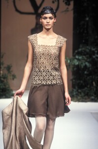 1523144530_Valentino1994HauteCouture25.thumb.jpg.75aeaa98fdc27462d2db37c67914ea2b.jpg