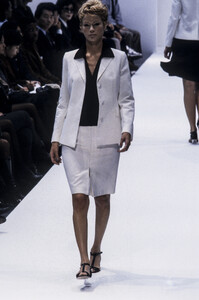1529484716_Callaghan1996WomenRTW109.thumb.jpg.7b552e76e0de82ccb4148aafd56a30dd.jpg