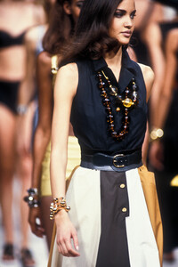 1551624794_Hermes1992WomenRTW22.thumb.jpg.638b5e234d5ae4a6343407f3cd280105.jpg